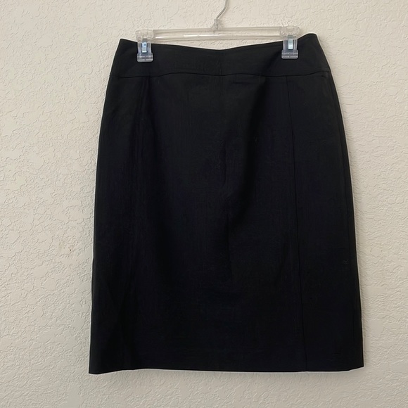 HW New York Skirt - Picture 1 of 7